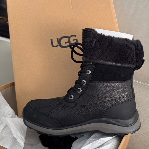 UGG Black Adirondack Winter Boot III - Brand New - Picture 1 of 8